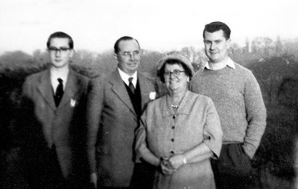 1961-11 John Dunne and family