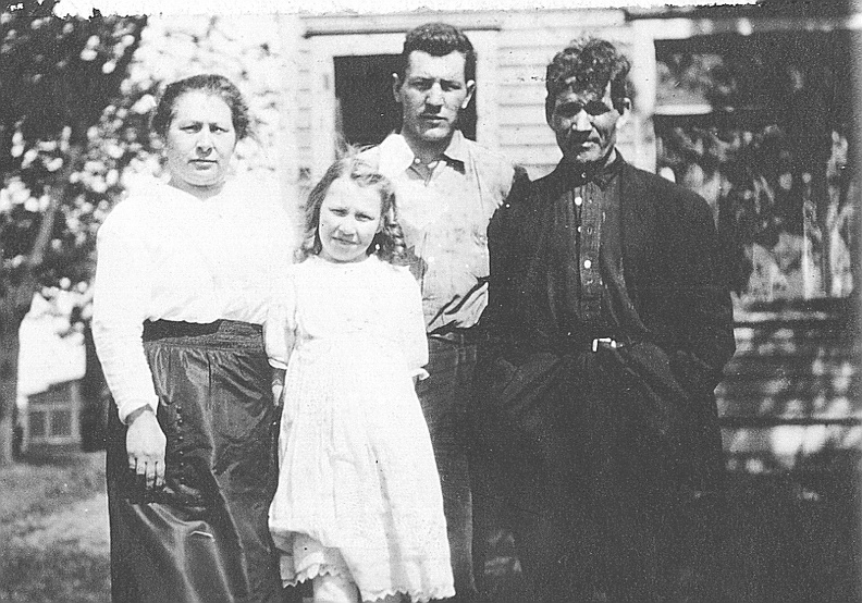 1915e - Sherman and Family