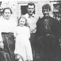 1915e - Sherman and Family